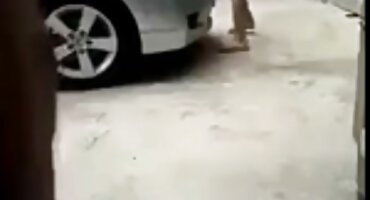 sex si Con bạc fuck một cô gái trong phim sex nhanh cả hai lỗ.