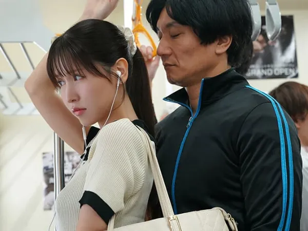 cliphot loạn luân Bị thầy giáo cũ quấy rối tình dục trên tàu điện